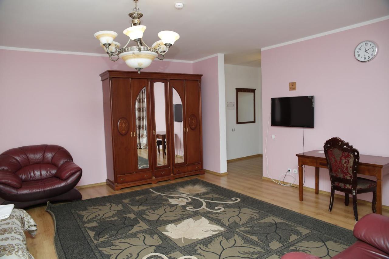 Daniyar Hotel Астана Екстер'єр фото